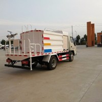 大运洒水车 大型环卫企业生产洒水车 5立方洒水车