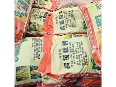 腐殖酸钾鑫旺博销售矿源腐植酸钾全水溶冲施肥 提高土壤钾含量图1
