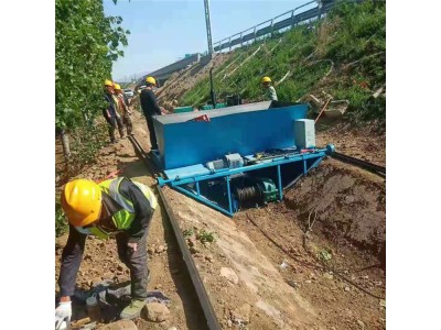 防渗渠成型机 自浇筑水渠滑模机马路边沟图1