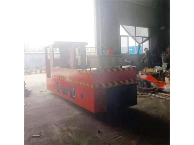 5吨矿用电机车 8吨煤矿牵引电瓶车轨道式图1