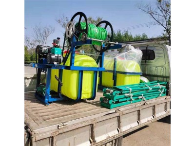 农用拖拉机带打药机后悬挂式宽喷幅喷药机自动卷管植保设备图1