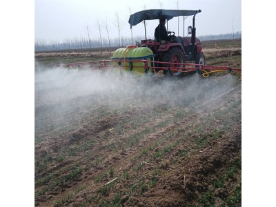 拖拉机后输出轴传动玉米喷药机自动卷管后悬挂式打药机图1