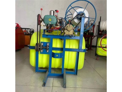 拖拉机带打药机 皮带传动600斤药筒喷药机 自动卷管遥控排管图1