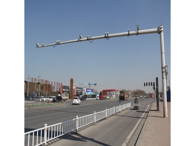 八棱监控杆 八角公路监控立杆 小区监控摄像杆图1