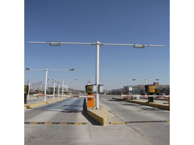 新世纪定制生产道路监控杆 机动车监控立杆图1